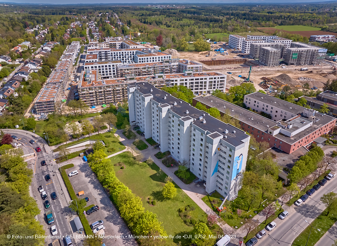04.05.2023 - Luftbilder vom Alexisqaurtier und Pandion Verde in Neuperlach